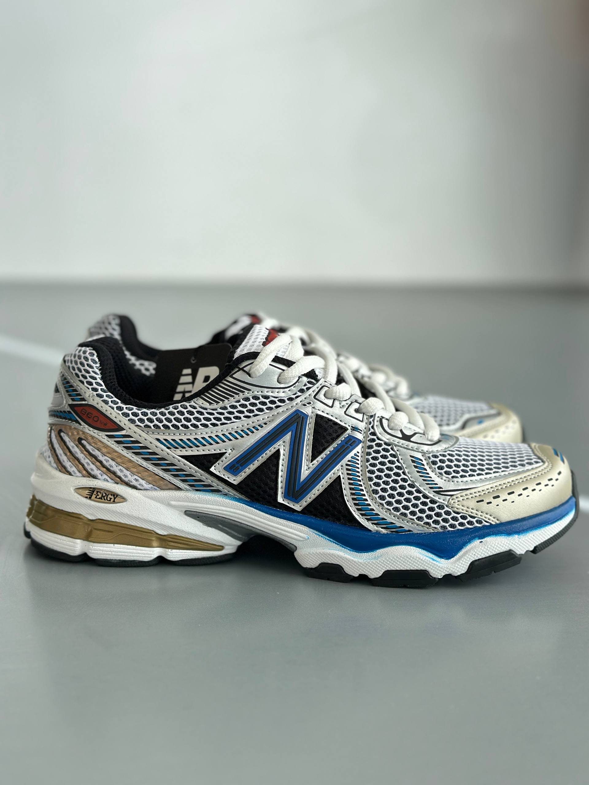 کتونی نیوبالانس 860 V2